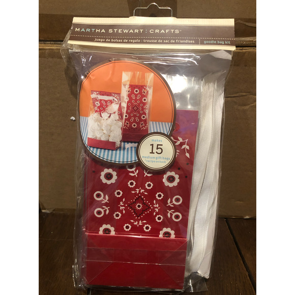 NWT MARTHA STEWART CRAFTS‎ RED GOODIE BAG KIT MAKES 15 MEDIUM BAGS - Picture 3 of 4